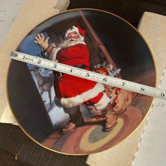1992 Knowles 'Santa's On His Way' by Haddon Sundblom Plate with Certificate - Picture 7 of 12